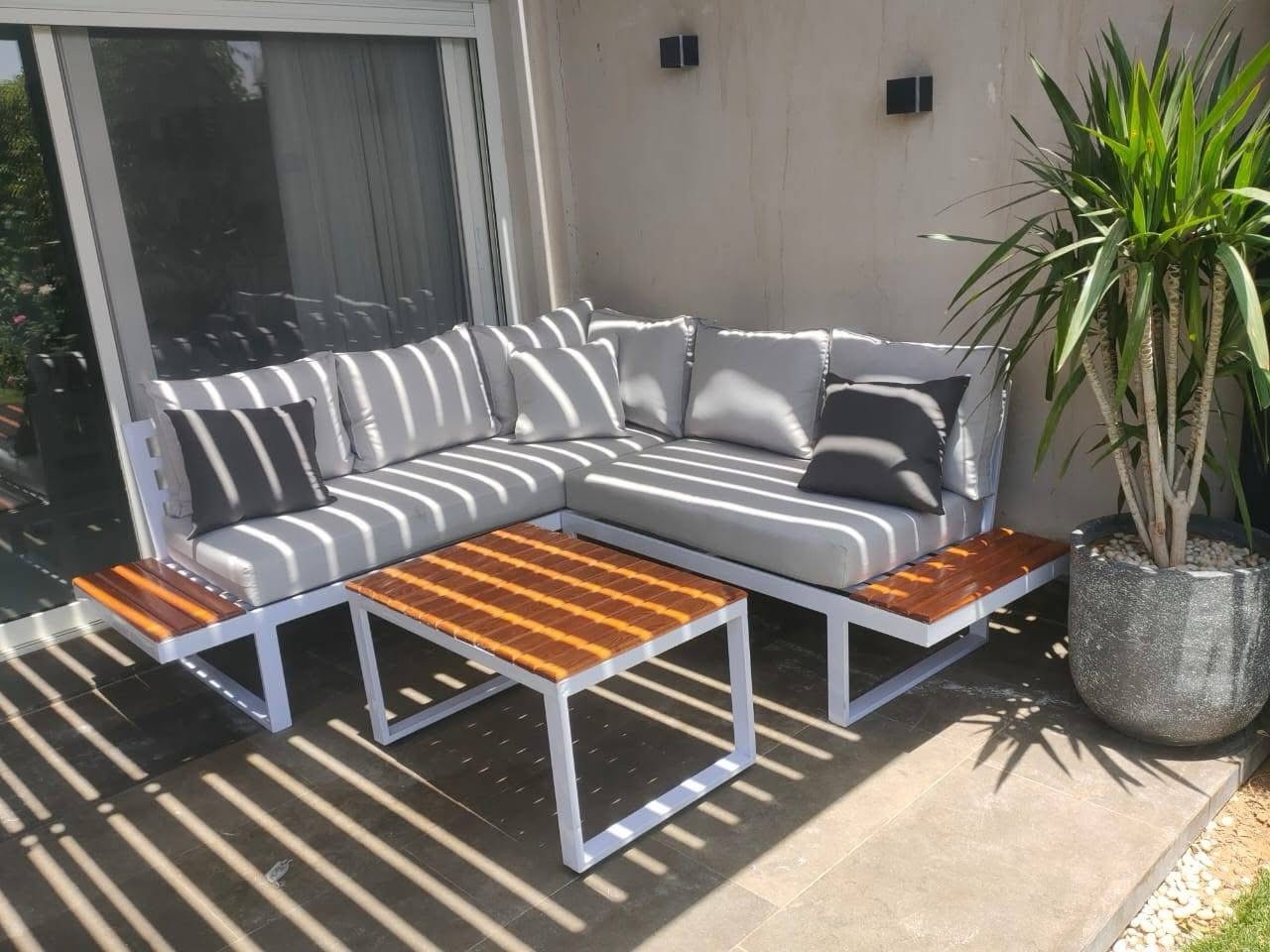 Outdoor corner set